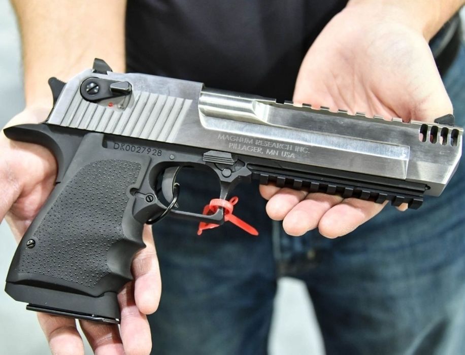 Игрушечный металлический пистолет