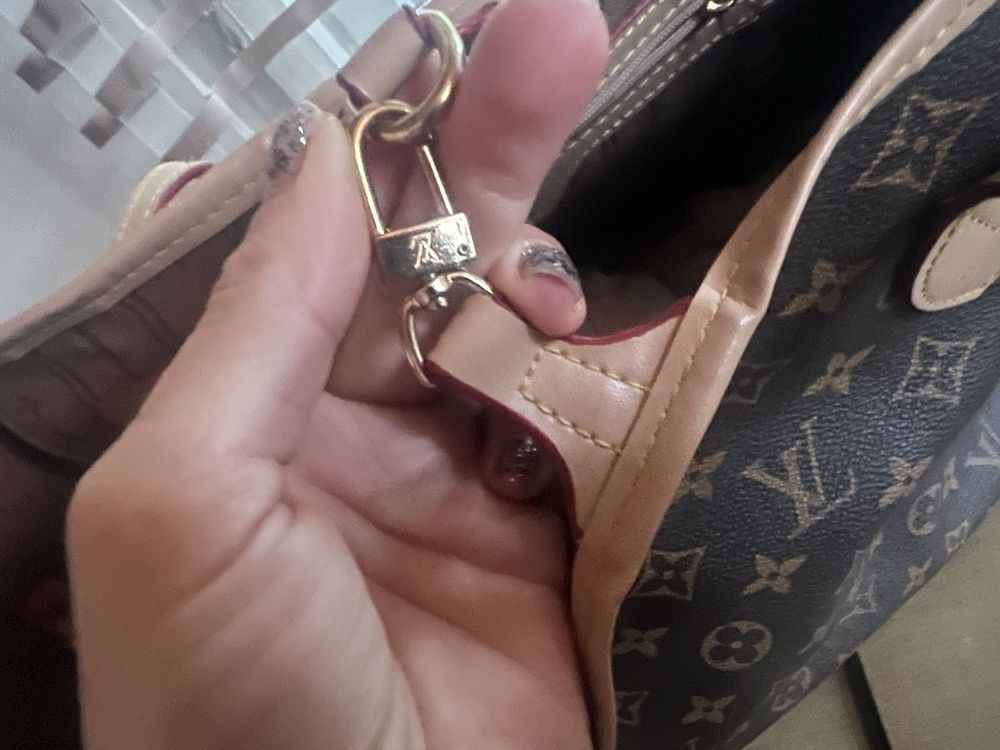 Louis Vuitton чанта