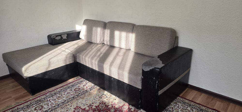 Кровать,диван столы