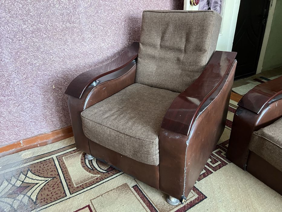 Мягкая диван + журнальный стол