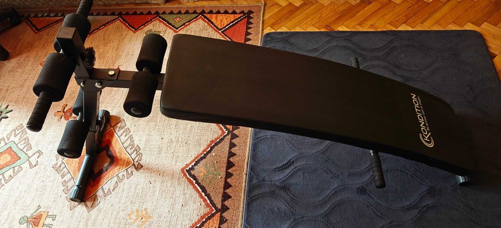 Фитнес лежанка за коремни преси и други упражнения