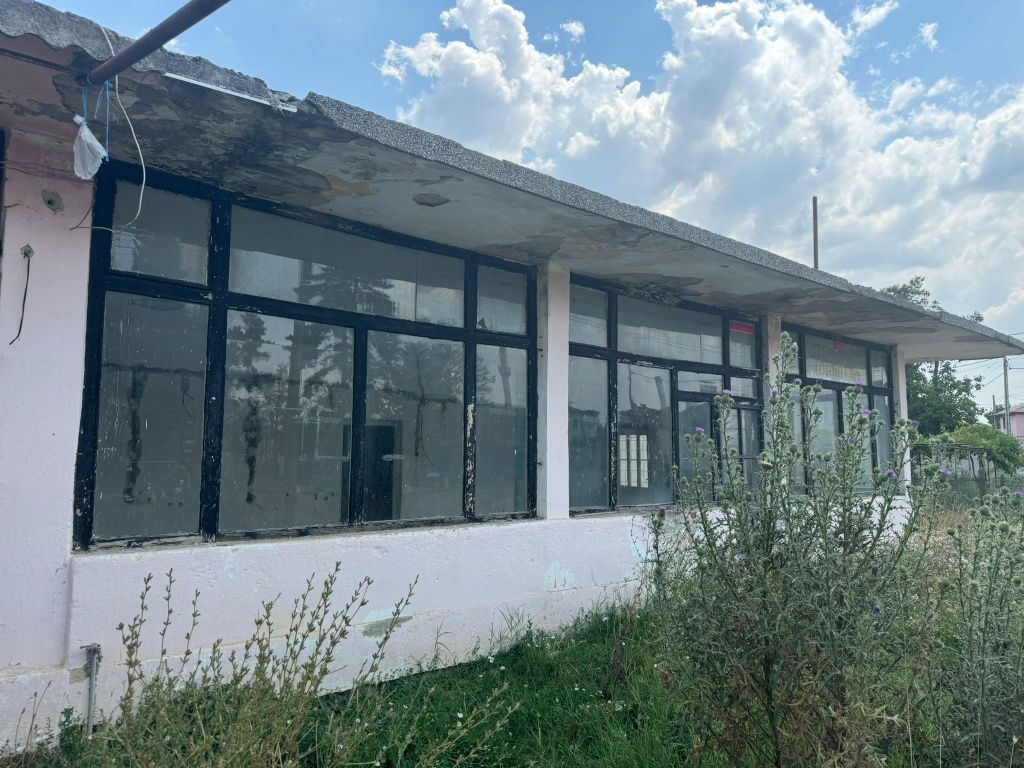 Продава се търговски имот в центъра на с. Кликач, общ. Карнобат