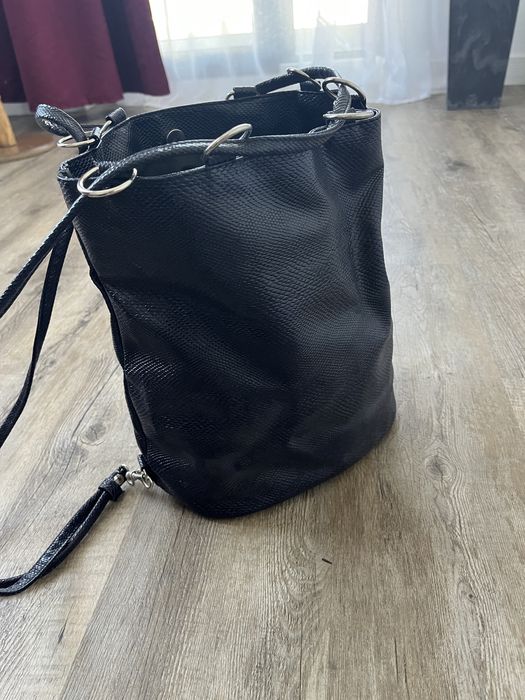 Geanta si rucsac 2 in 1 mov cu insertii negre