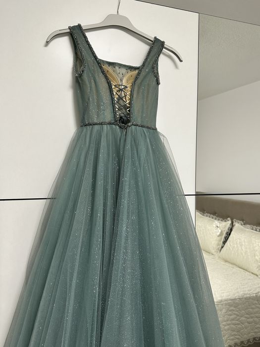 Продавам абитуриенска рокля