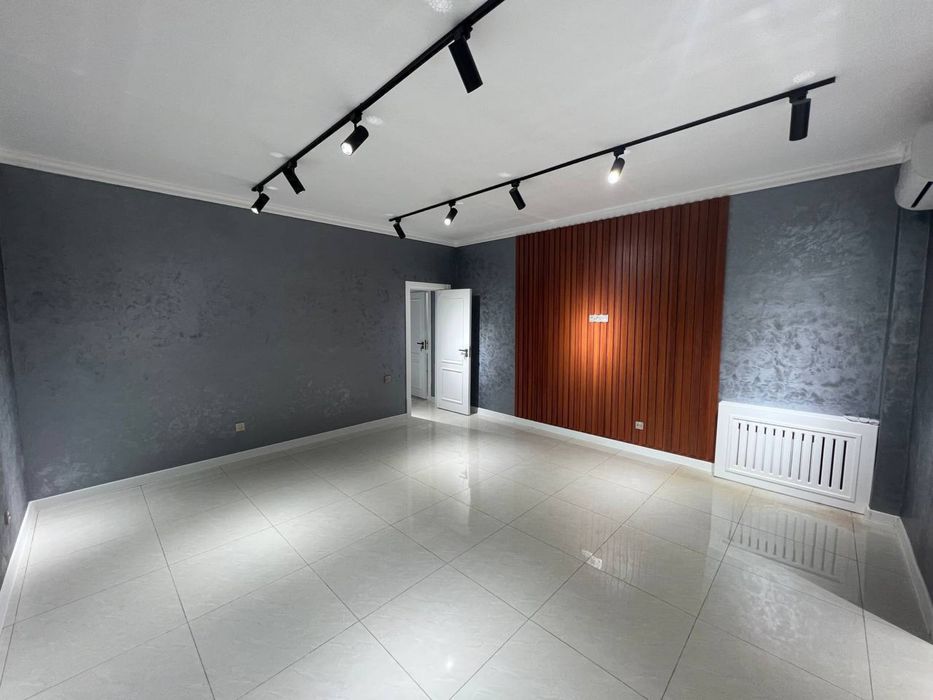 Сдается у м. Ойбек, 173 м²,  новый ремонт, 5 комн.