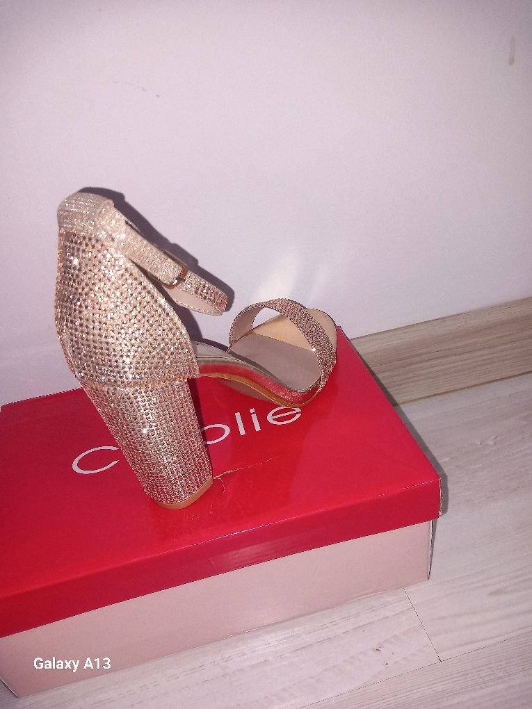 Sandale elegante noi