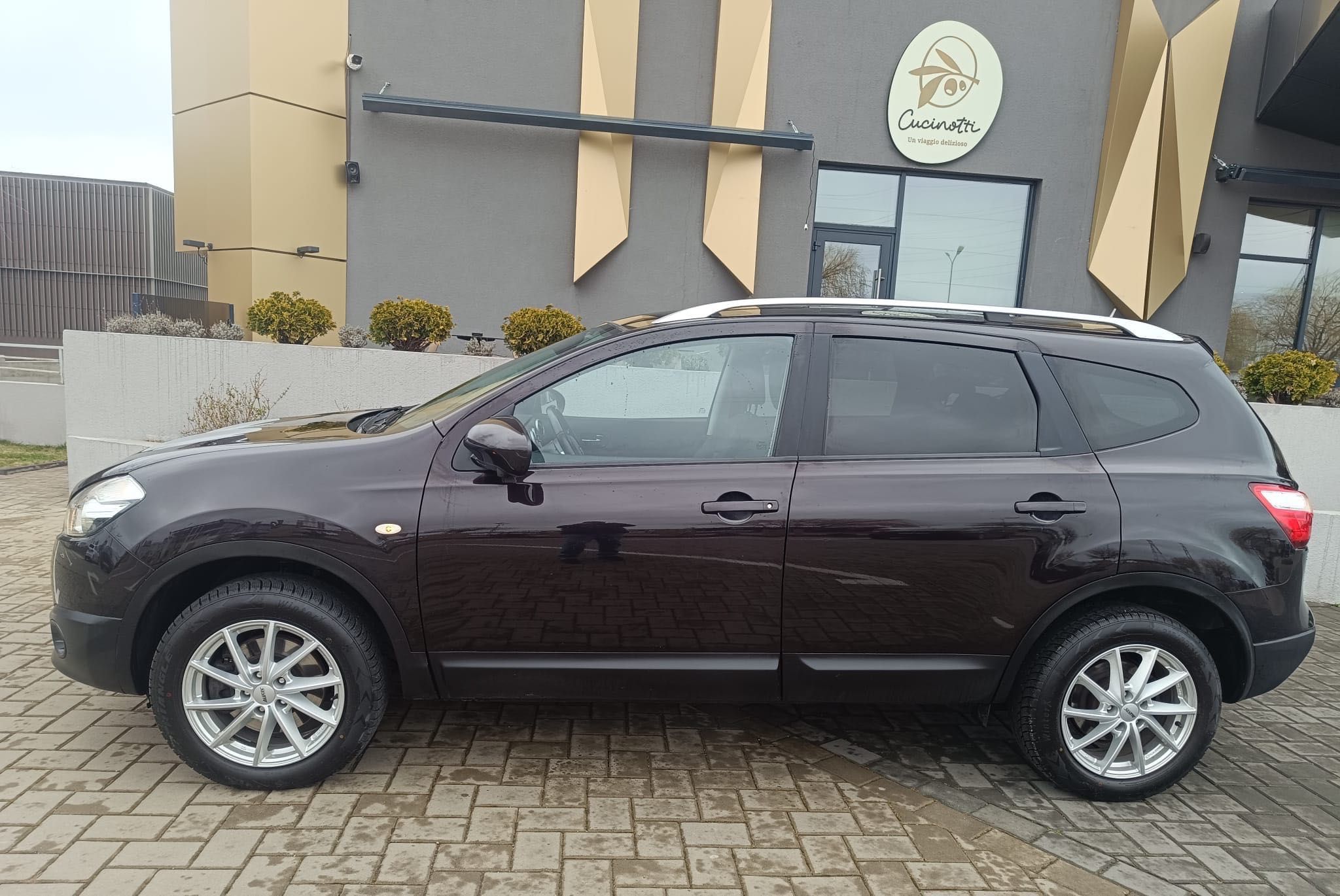 Nissan qashqai +2 2012