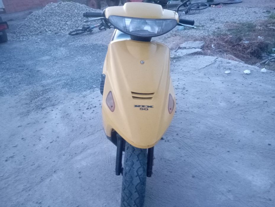 Vând scuter 2 timpi merge foarte bine