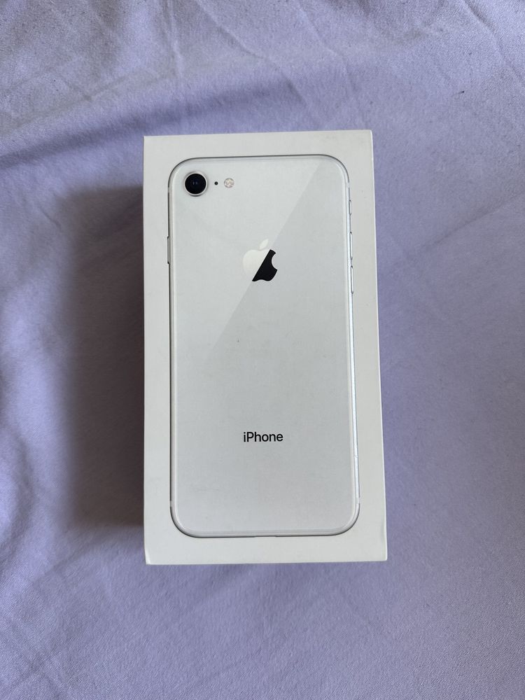 Iphone 8 64 GB Silver / бял