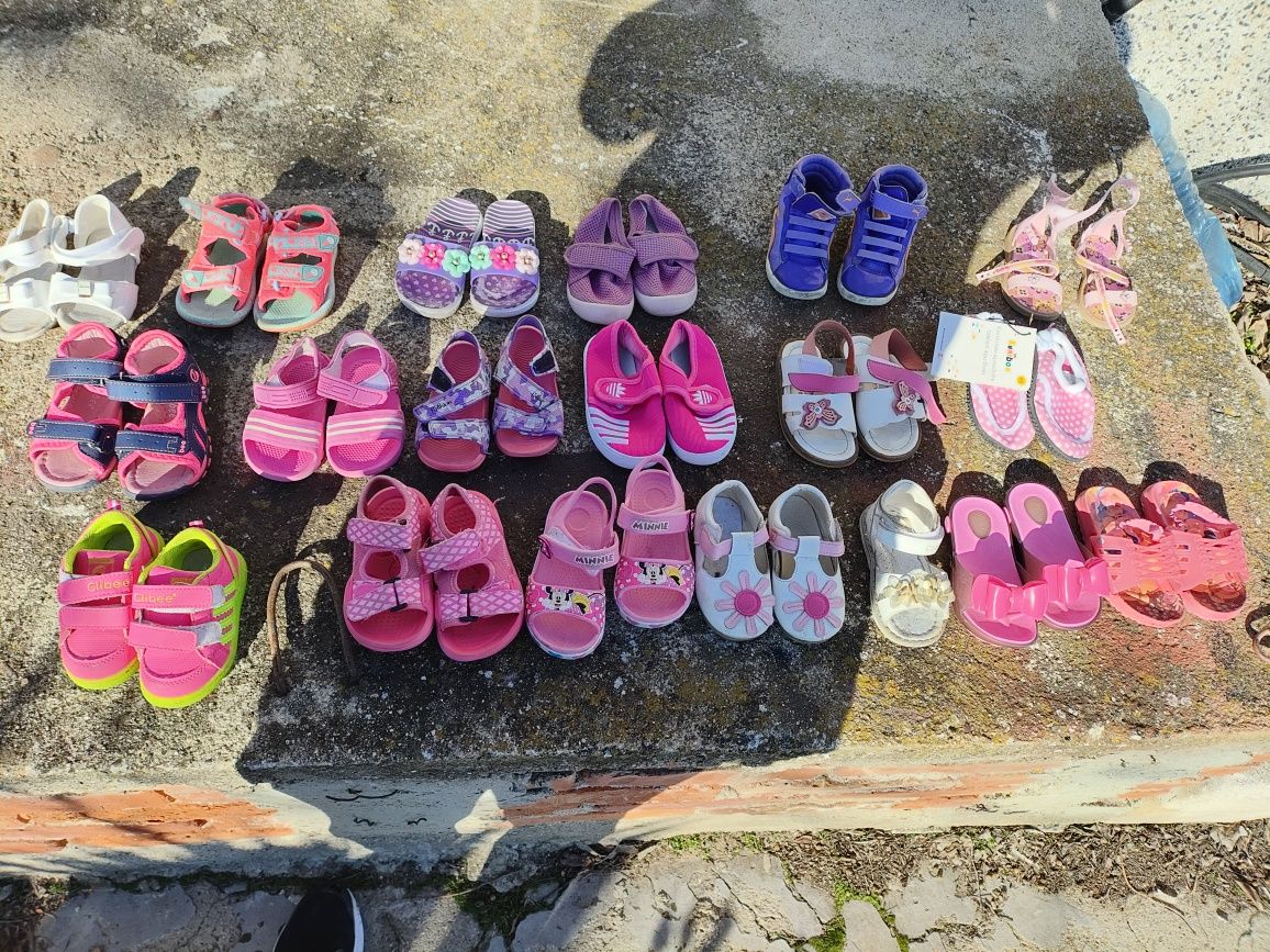 19 чифта детски обувки
