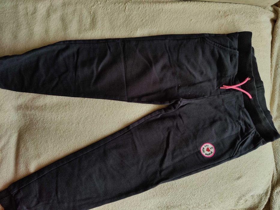 Два спортни екипа за ръст 140см