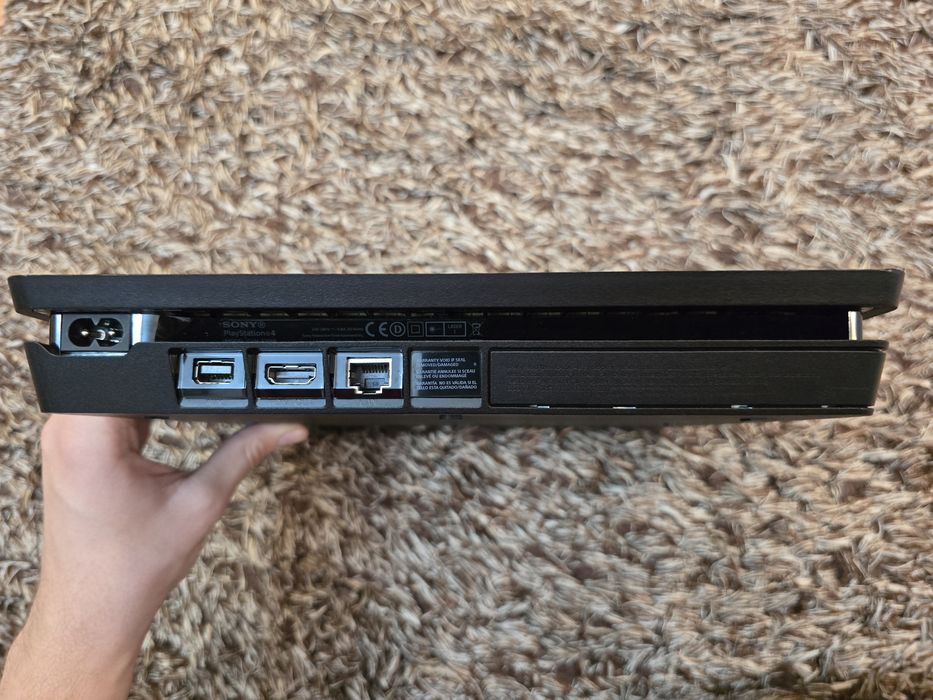 PS4 Slim de 1TB cu 6 Jocuri si 2 Controllere (PlayStation4 Slim)