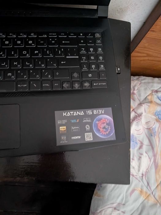 Продавам MSI Katana B13V – геймърски лаптоп, отлично състояние