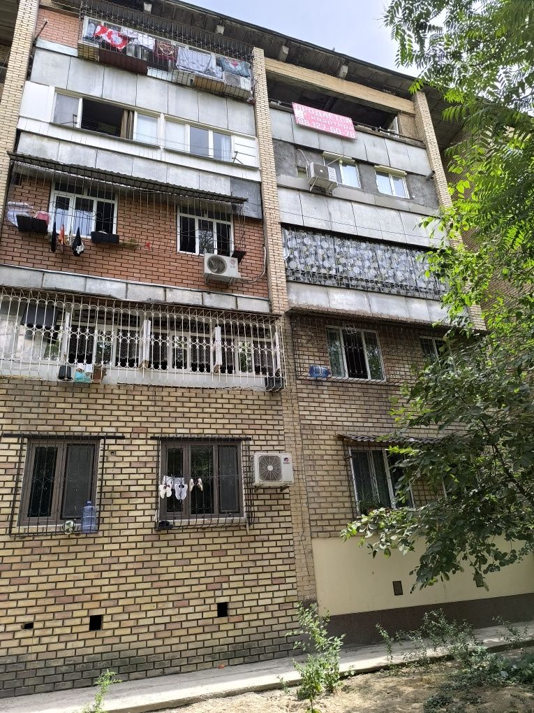 Продаю 2 х комнатную квартиру Чиланзар 26 квартал. 5/5. Без ремонта
