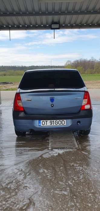 Vând Dacia Logan