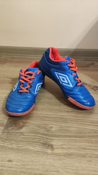 Umbro футболни стоножки 34 номер