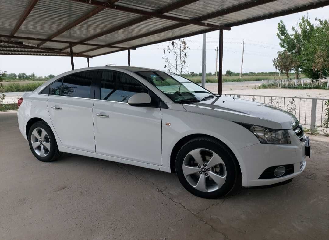 LACETTI CRUZE  сотилади.