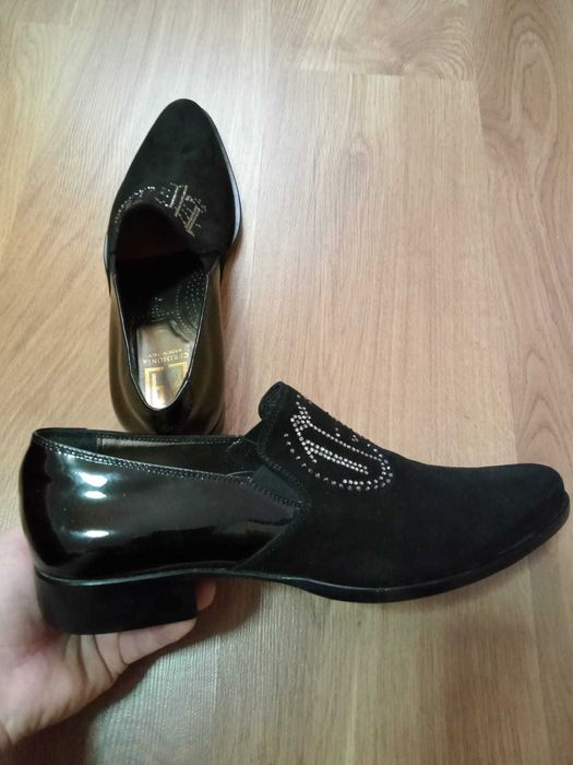 Se Vinde O Pereche de Pantofi CARLO PIGNATELLI