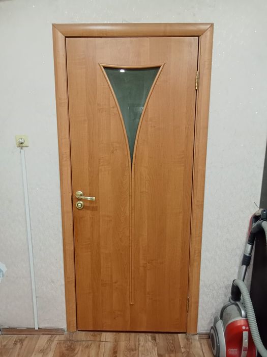 Продам межкомнатную дверь