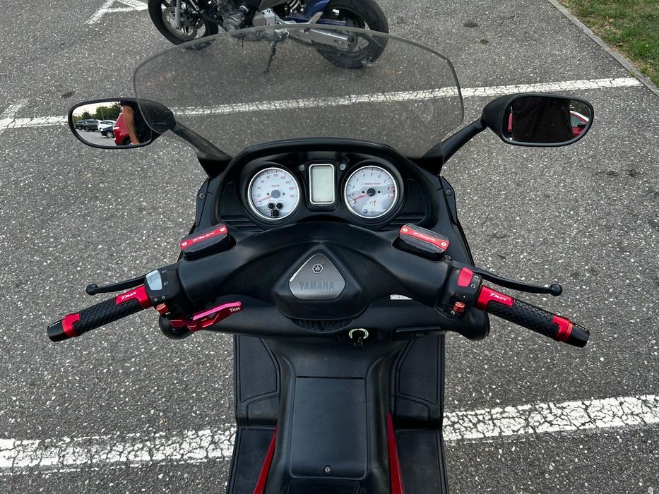 Vând sau Schimb Tmax cu enduro