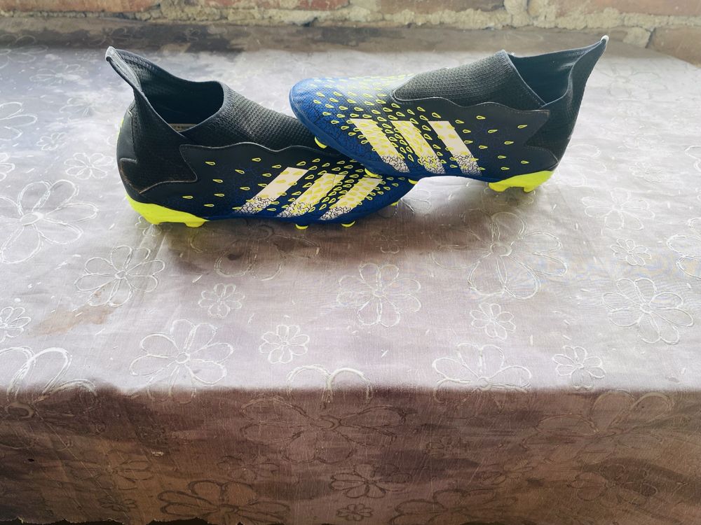 Футболни обувки Nike, Adidas, Umbro