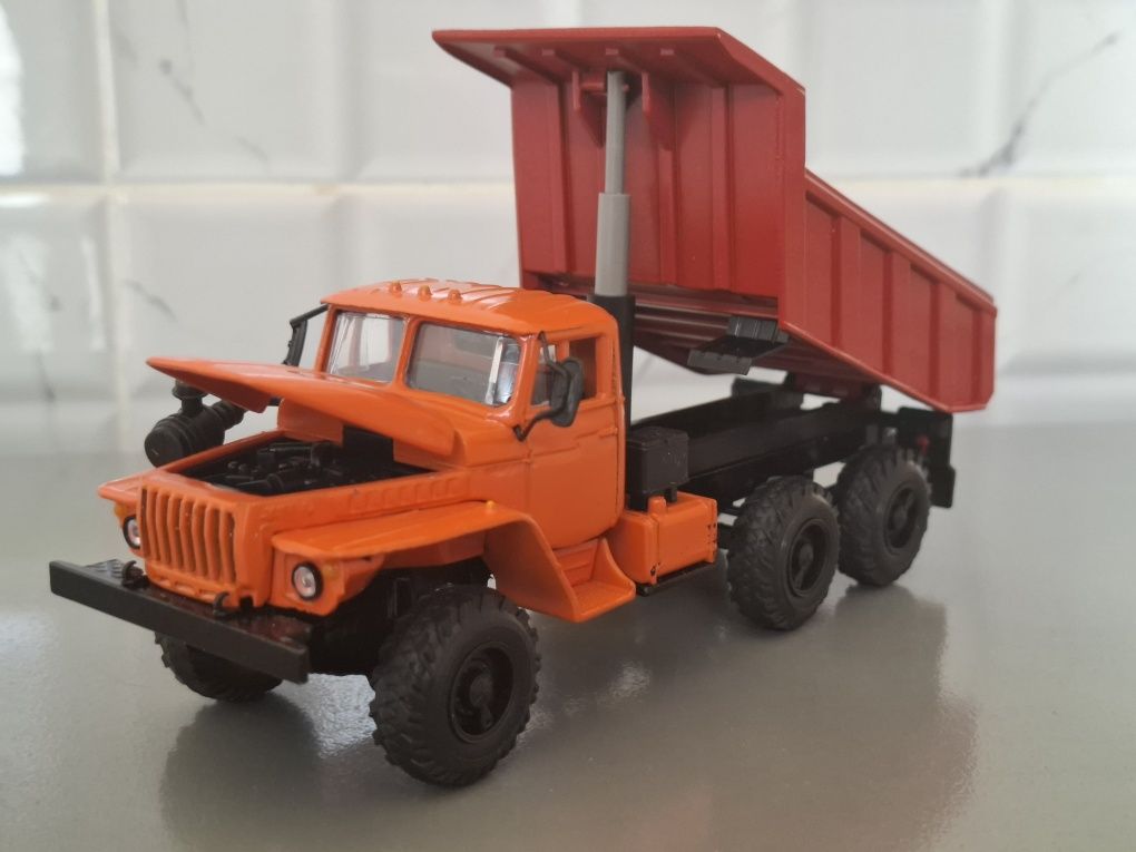 Коллекционная модель Урал, масштаб 1:43