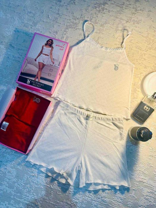 Seturi lenjerie dama Victoria Secret