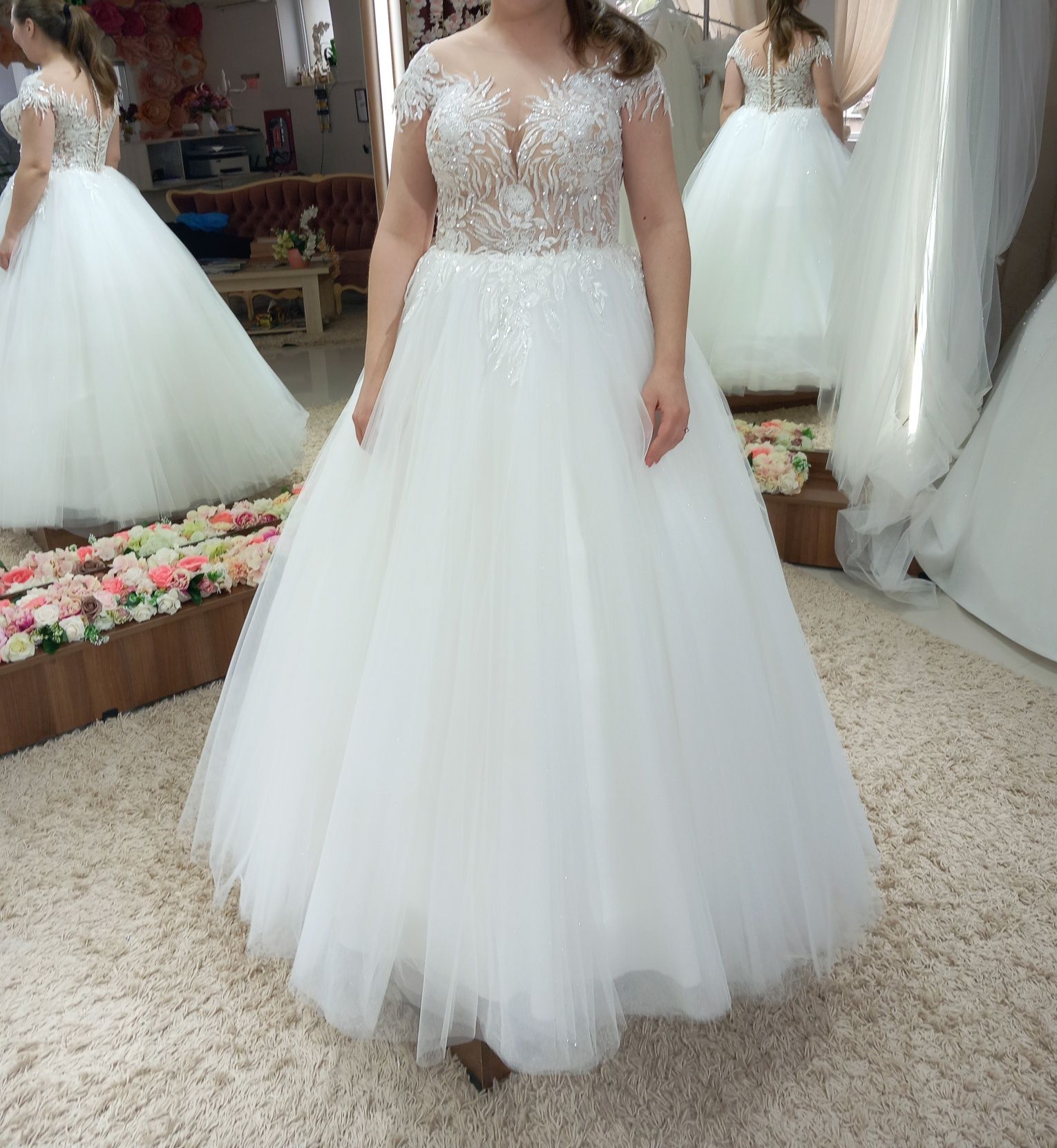 Vand rochie de mireasa, marimea 42 cu corset reglabil
Pret 1000 de lei