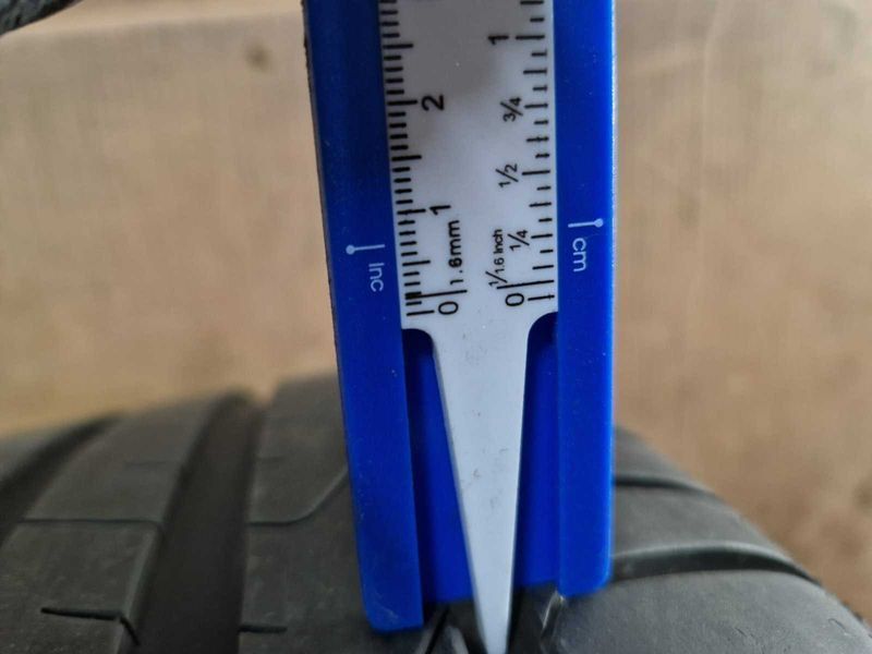 2 Pirelli R19 255/45 Anvelope de vară Dot3322