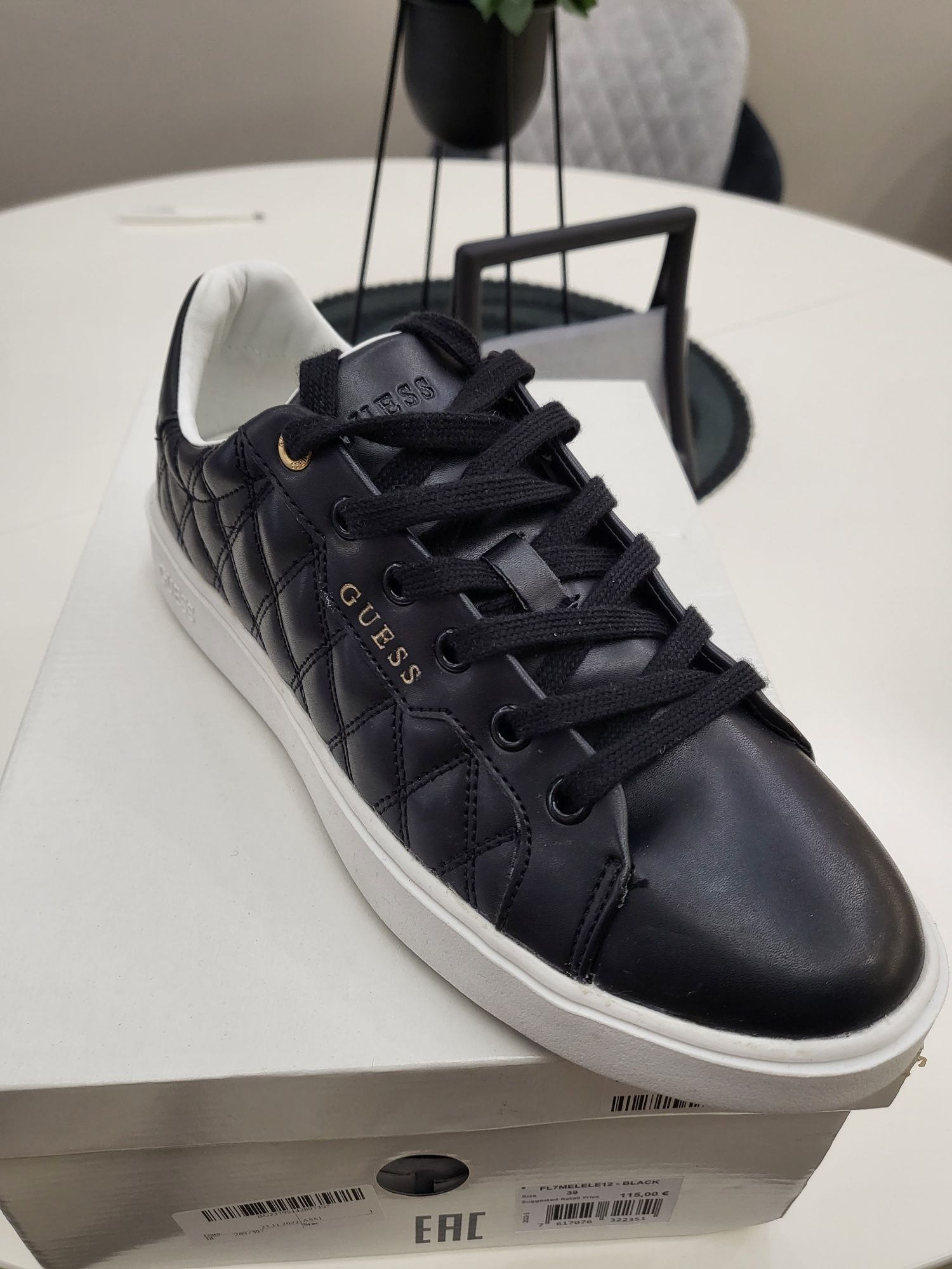 Нови кецове Guess