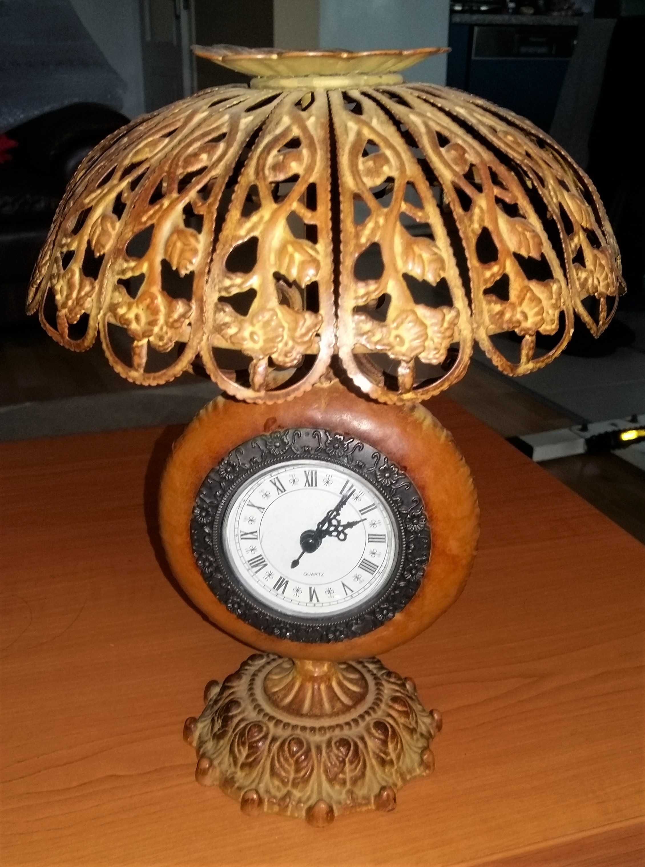 Антикварен метален свещник с часовник флорални елементи