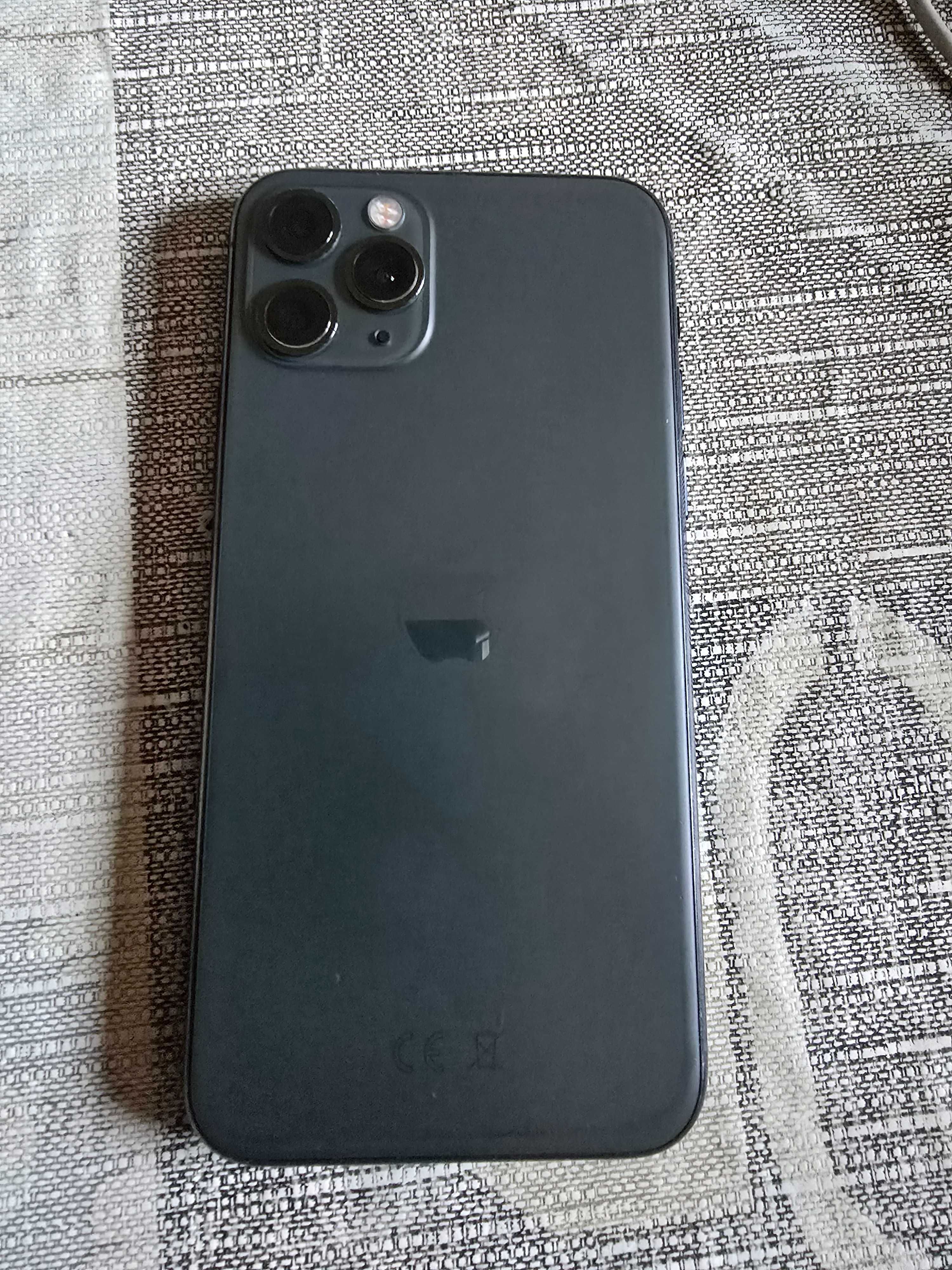 IPhone 11 Pro, 100% батерия.