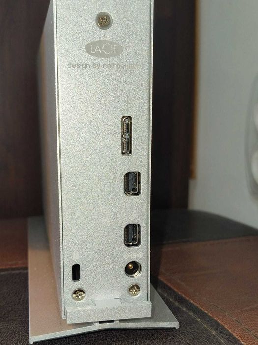 HDD extern profesional LACIE model LRD0TU3, 4 Tb, 10 ore folosit