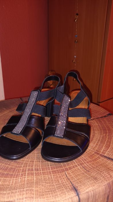 Чисто нови обувки и маратонки