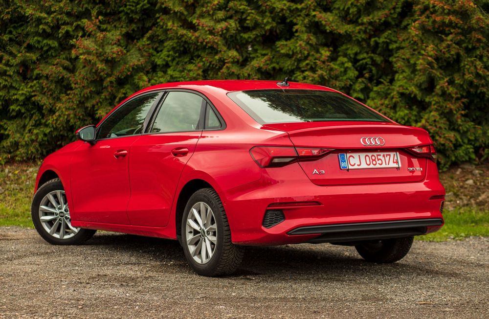 Audi A3 rosu, stare impecabila.