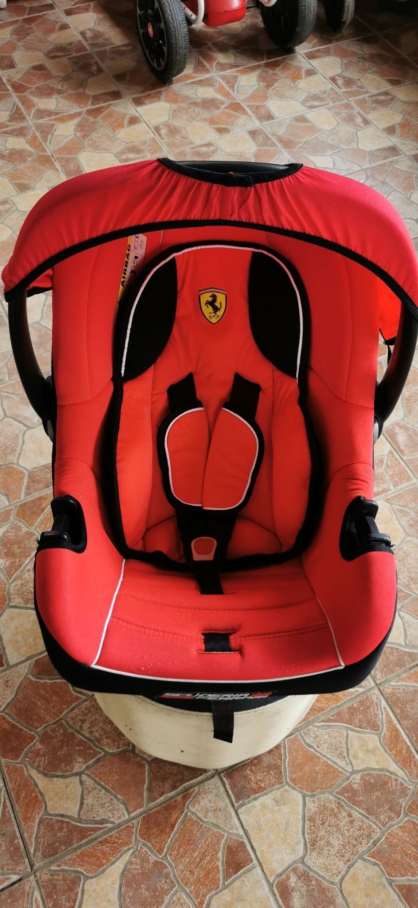 Vând scoică bebe-Ferrari