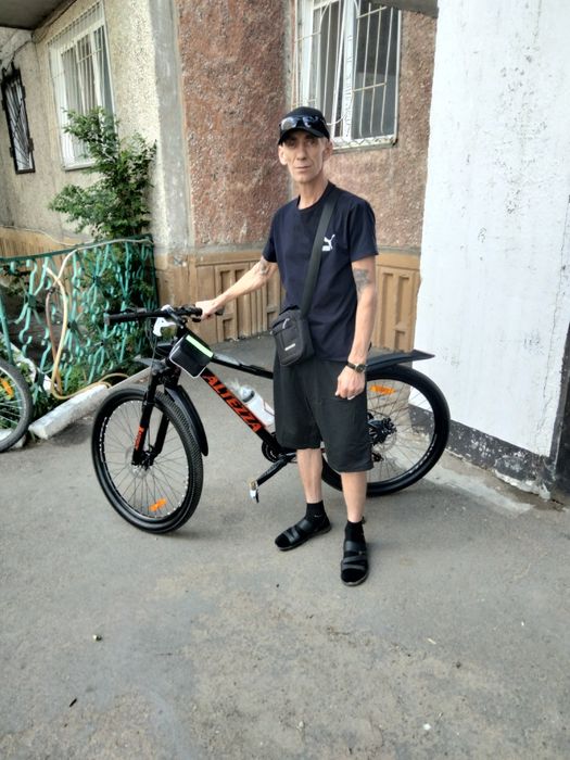 Продам велосипед в хорошем состоянии взрослые со всеми аксессуарами пл