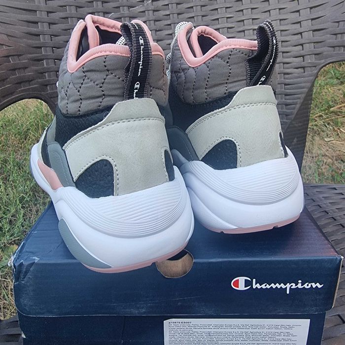 Нови маратонки Champions