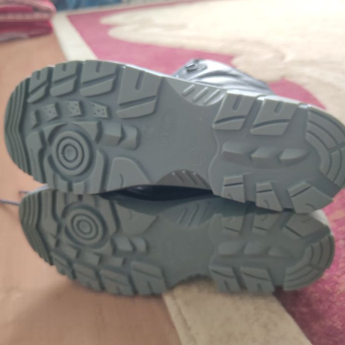 Продам спецботинка