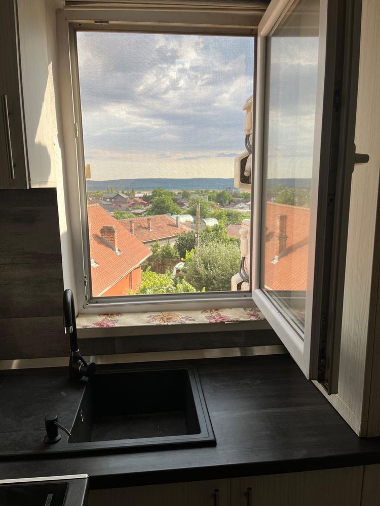 Apartament 2 camere, etaj 1/4, zona Biserica Mare