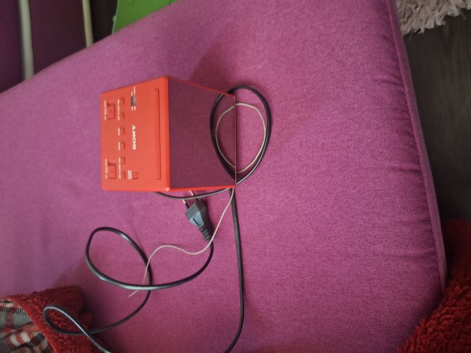 Radio sony culoare rosu