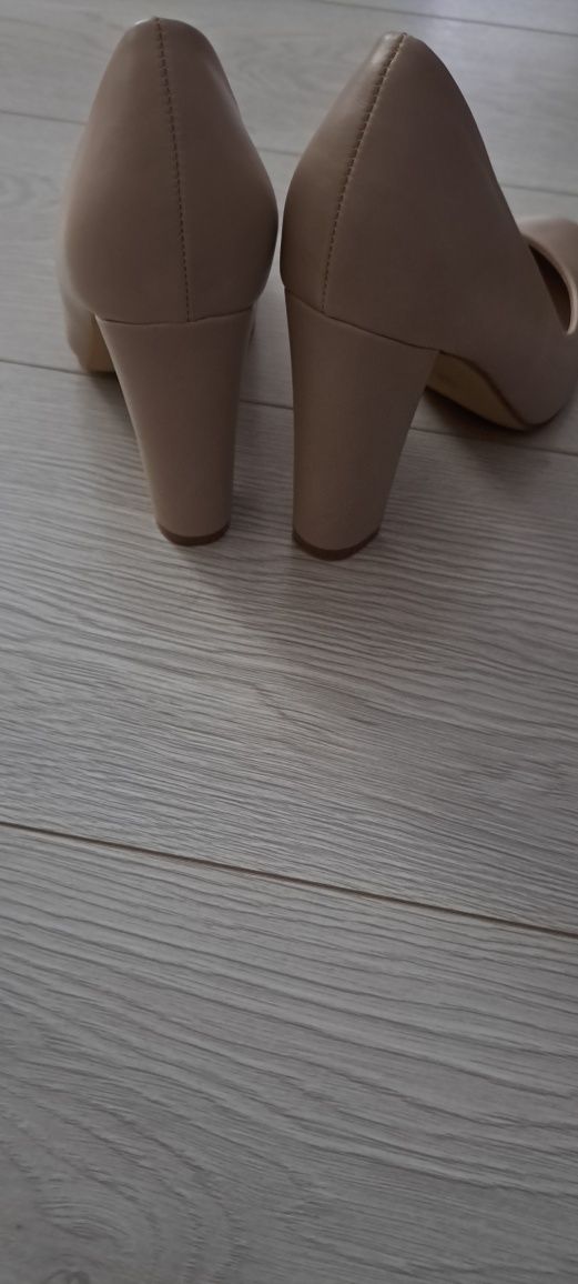 Pantofi noi marimea 36