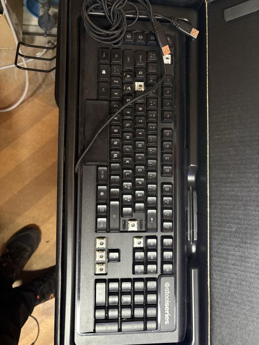 механична клавиатура SteelSeries Apex M800