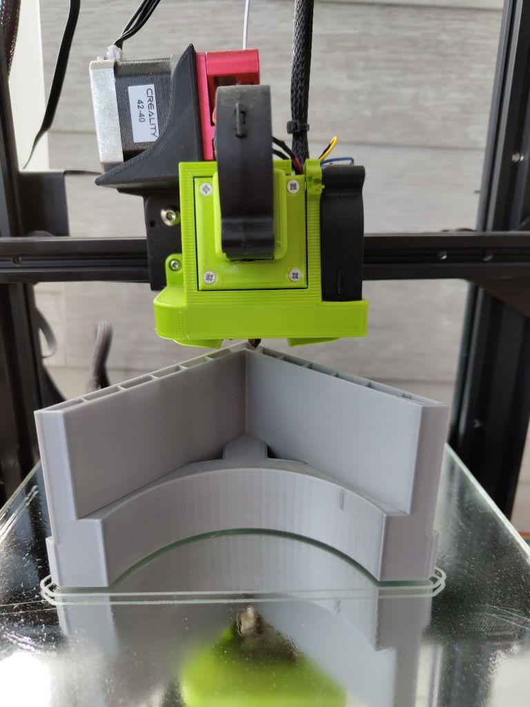 Imprimanta 3D Ender 3V2 modificata - preț NEGOCIABIL