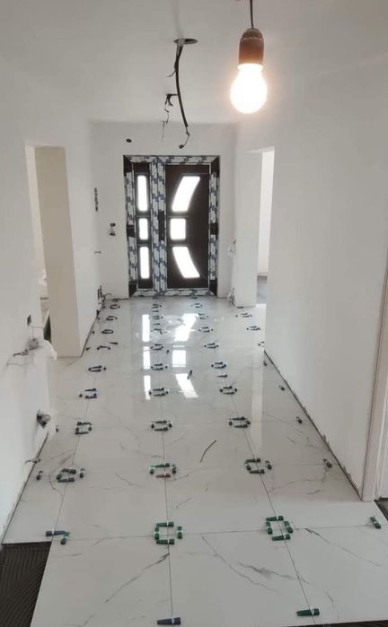 Zugrav profesionist Oradea – Zugrăveli, Rigips, Parchet, Faianță