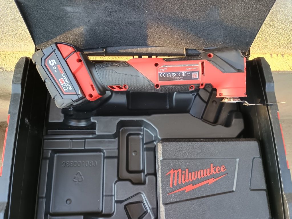 Multifunctionala milwaukee fmt + baterie 5 ah+ cutie   impecabila