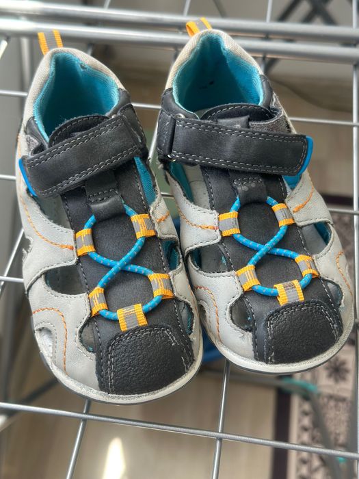 Продам детские сандали для мальчика в отличном состоянии