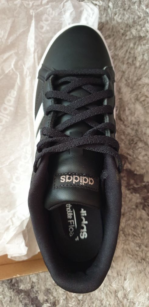 Маратонки Adidas женски 36.7