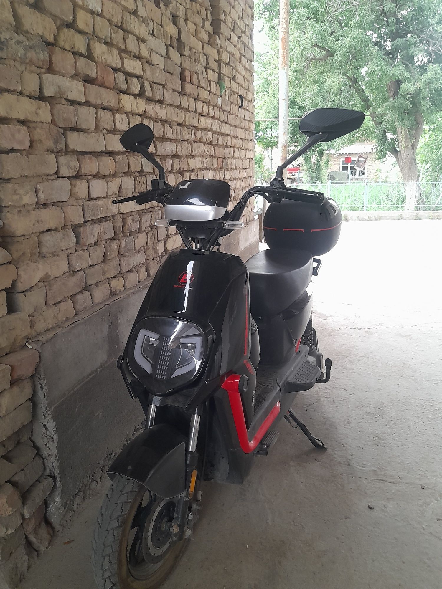 Srochna Elektro skuter Holati alo proveg atiga 1000km  narxi 4 500