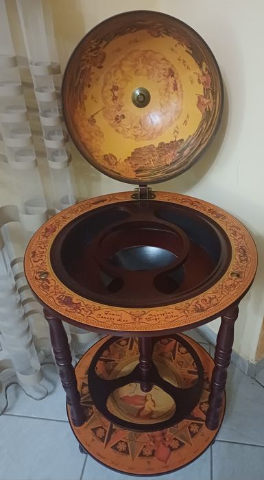 Глобус-бар за бутилки